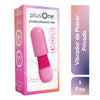 Vibrador de placer privado PlusOne color rosa con la tapa protectora puesta, luciendo como un cosmético.